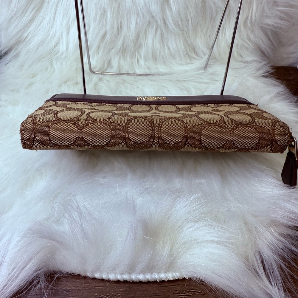Coach Black and Tan Signature Wallet - Picture 8 of 8